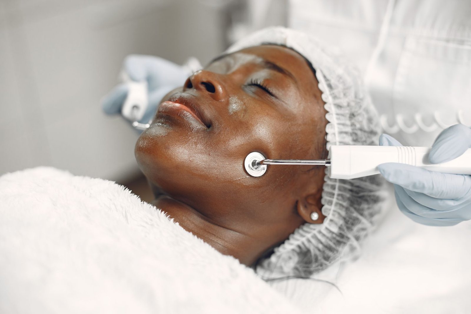 Focus Lift facial treatment in Abu Dhabi